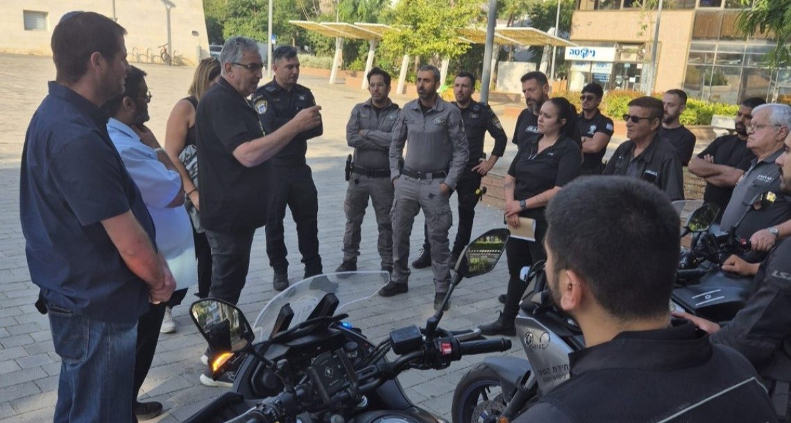 "לא עוצרים את רעננה בגלל טילים" – חיים ברוידא על ניהול עיר בחירום, על רשתות חברתיות ואיפה הוא ישן בלילה
