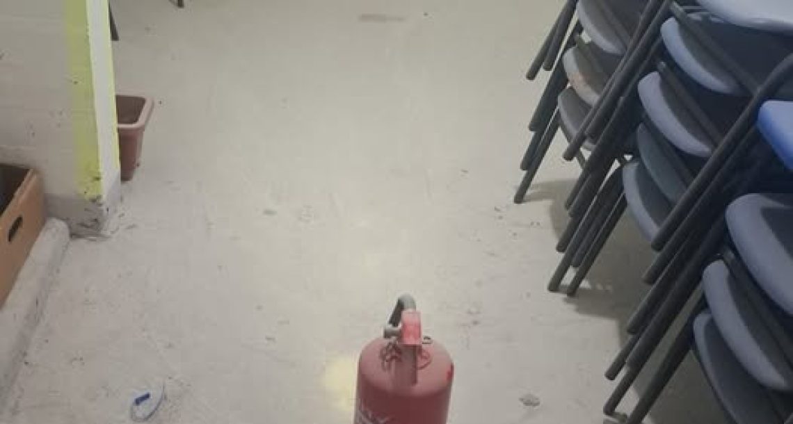 ונדליזם במקלט ברעננה: מטף רוקן בבית ספר ברטוב – אגף נסגר