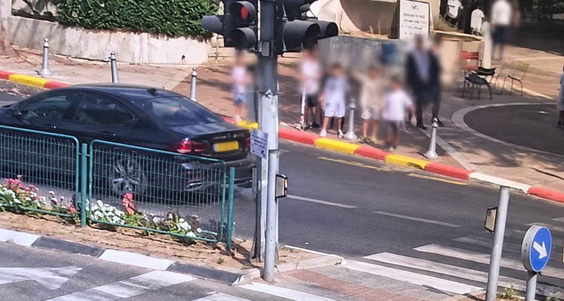 שבת של ונדליזם ברעננה: ילדים השליכו חפצים לעבר מכוניות ונערים רוקנו מטף
