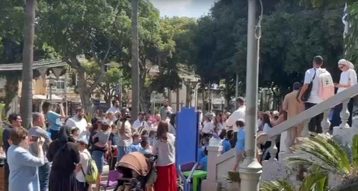 ראש עיריית רעננה מגיב: "שיטת המצליח של חב"ד לא תעבוד כאן"