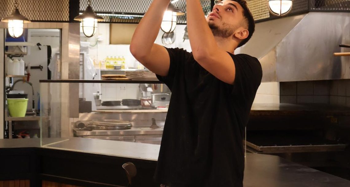 מהקרבות בעזה – לתנור ברעננה: הלוחם בן ה-22 שבחר להילחם על החלום