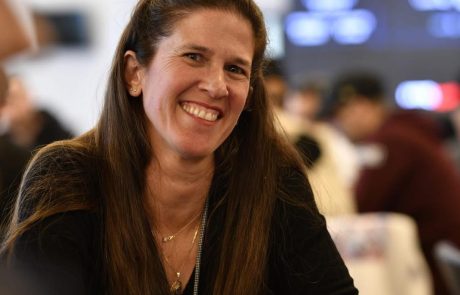 לא רק משחק: רונית חלפון הופכת את הפוקר לעוצמה נשית