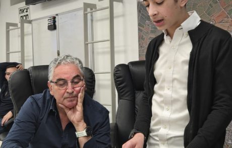 בין הדיווחים הביטחוניים לקריאת מגילת אסתר בחמ"ל העירייה ברעננה