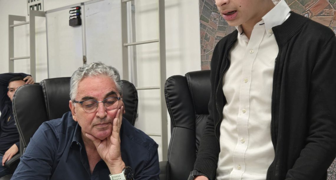 בין הדיווחים הביטחוניים לקריאת מגילת אסתר בחמ"ל העירייה ברעננה