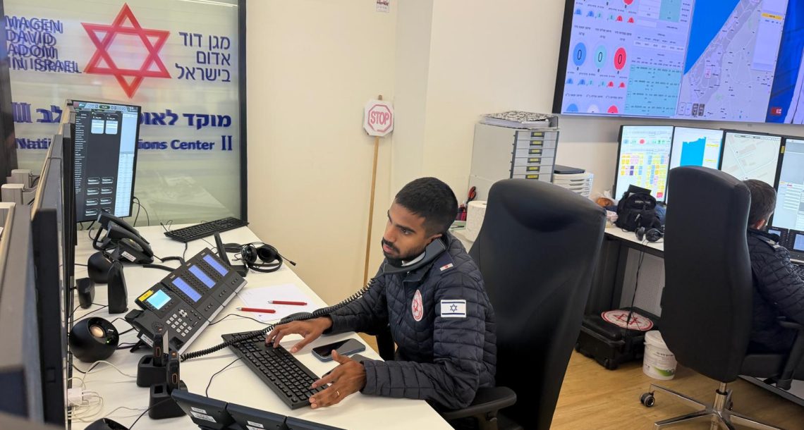 כך נערך מד״א לנפילות טילים באזור השרון: מה קורה בשנייה שאחרי האזעקה