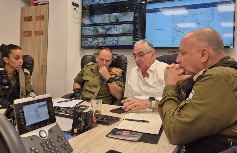 “הרשות המקומית היא קו ההגנה הראשון”: אלוף פיקוד העורף בביקור חירום ברעננה