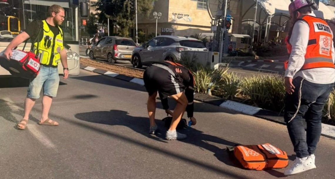 כמעט נגמר באסון: בן 4.5 נפגע מאוטובוס ברעננה המשפחה מחפשת את המצילים מהזירה