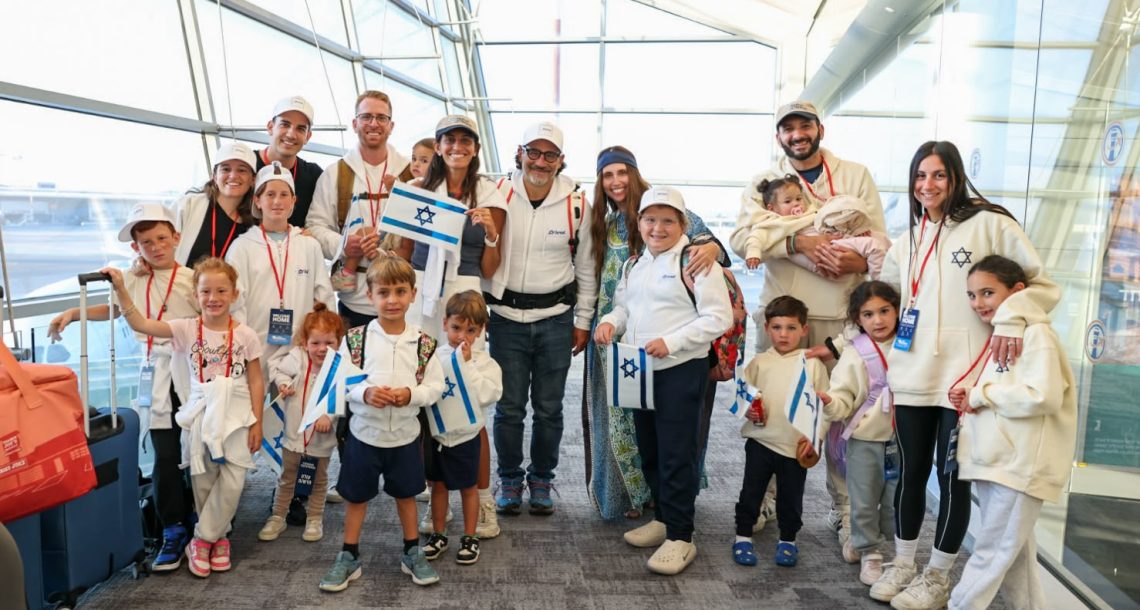 מסוריה דרך ניו יורק לרעננה: 17 עולים מהקהילה החלבית הגיעו לישראל